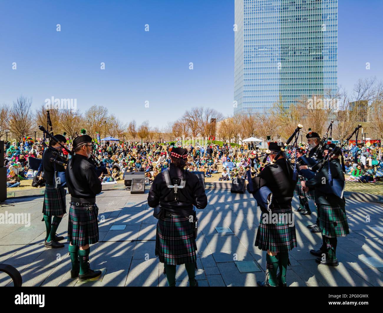 Oklahoma, 17 2023 MARS - représentation musicale écossaise pendant le St. Fête de la Patrick dans les jardins botaniques de Myriad Banque D'Images