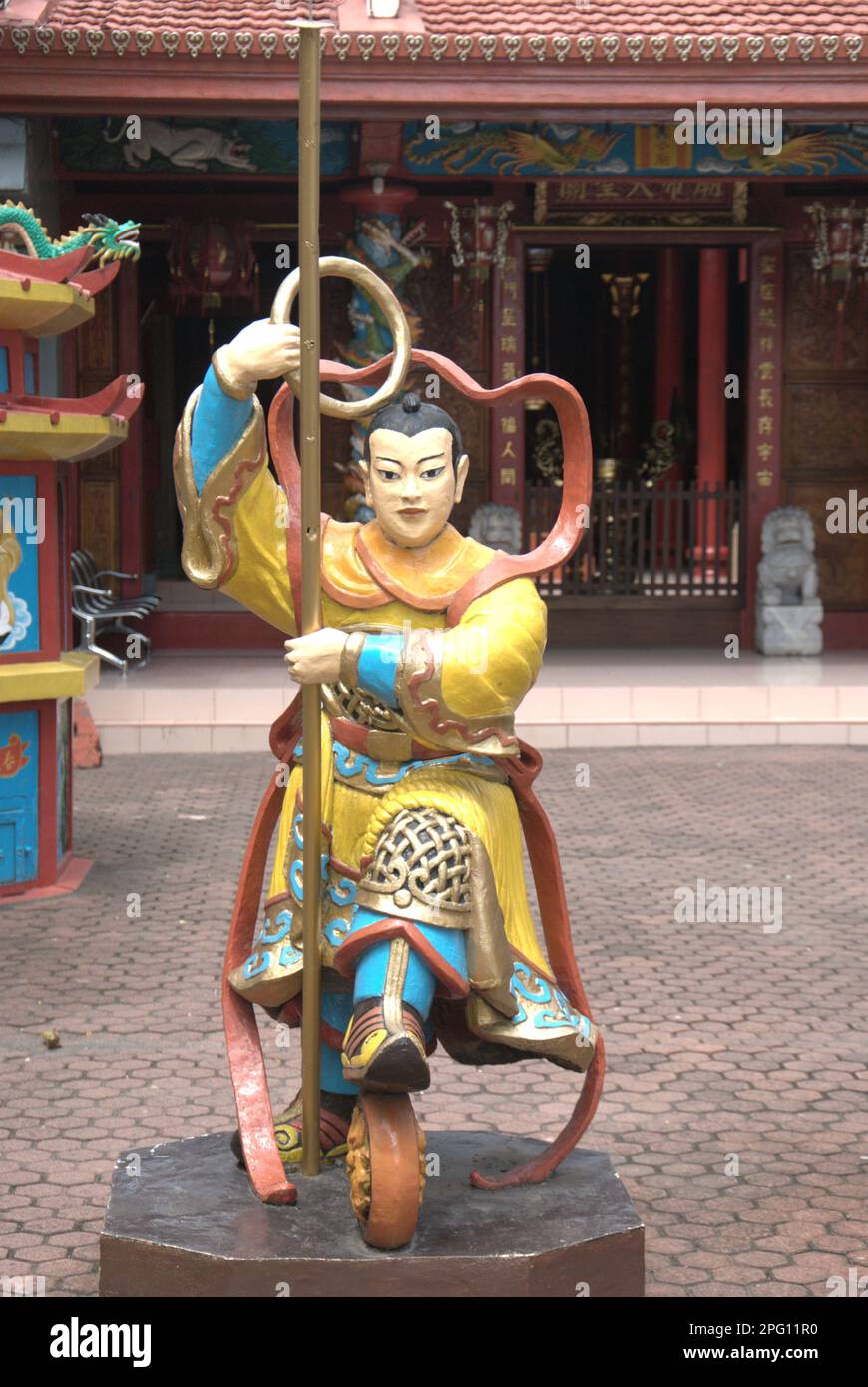 Une sculpture de guerrier au temple de Kwan Kong à Manado, au nord de Sulawesi, en Indonésie. Banque D'Images