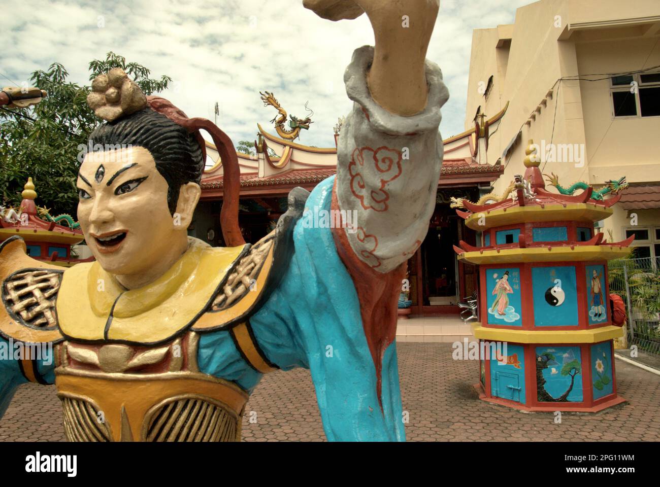 Une sculpture de guerrier au temple de Kwan Kong à Manado, au nord de Sulawesi, en Indonésie. Banque D'Images