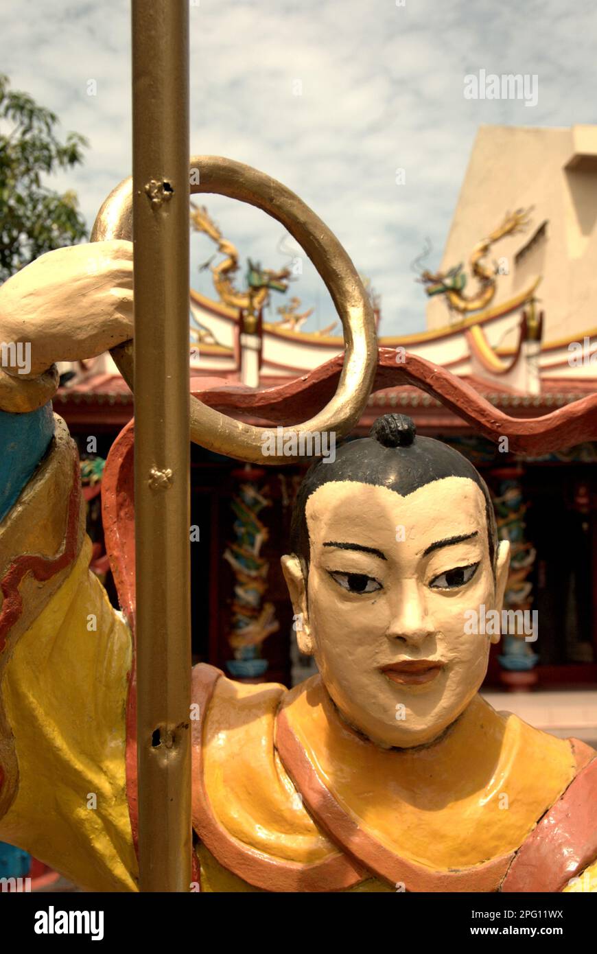 Une sculpture de guerrier au temple de Kwan Kong à Manado, au nord de Sulawesi, en Indonésie. Banque D'Images