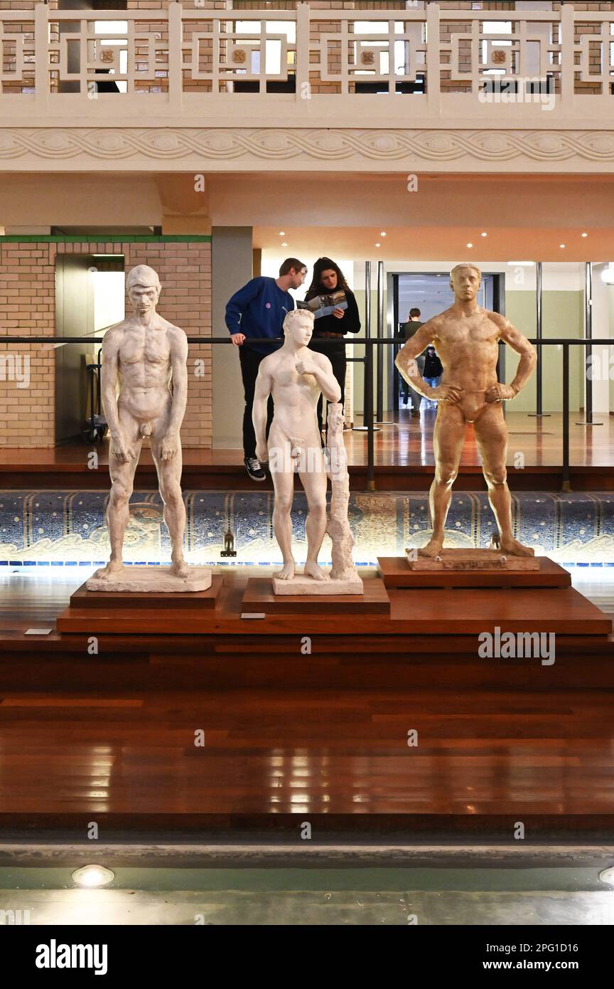 Nord (59). Roubaix. Vue des collections de design et de peinture du Musée d'art et d'industrie, dans les salles de l'ancienne piscine mun Banque D'Images