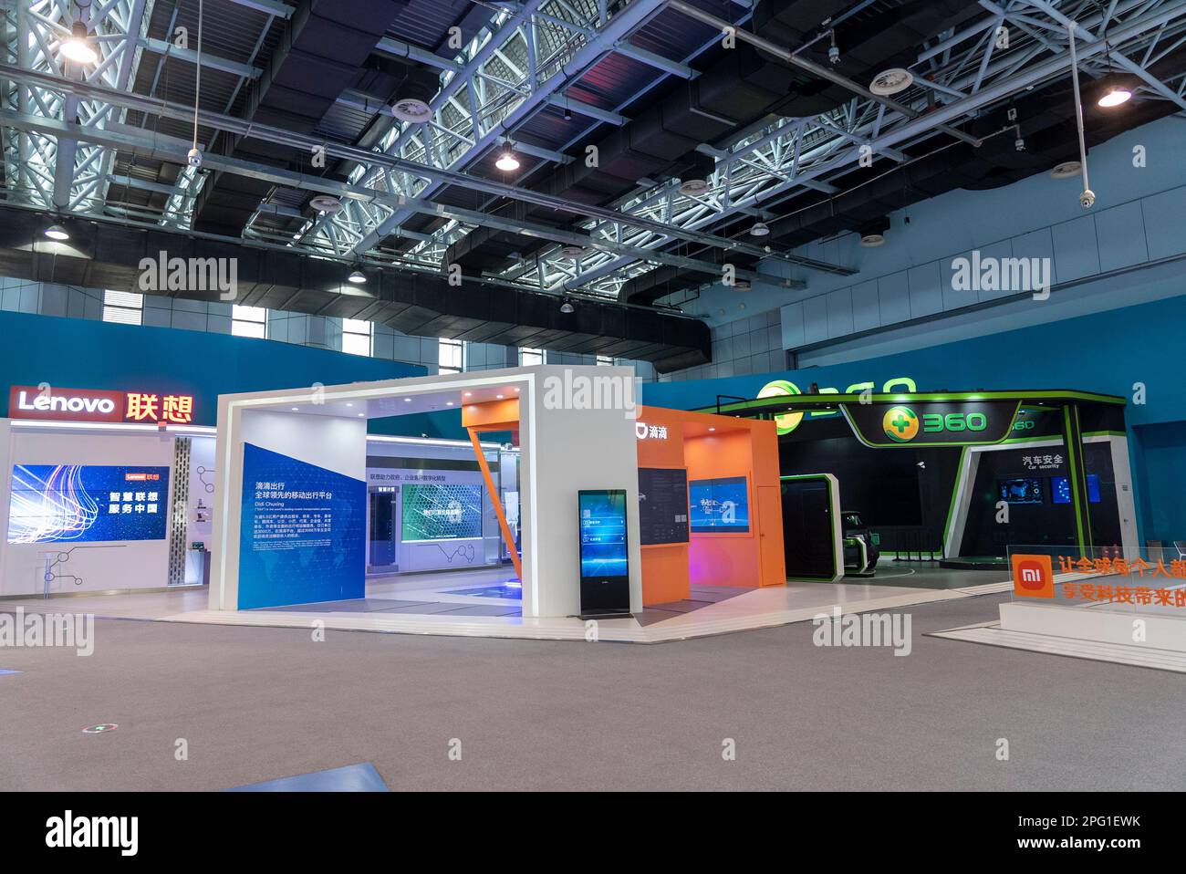 PÉKIN, CHINE - 17 MARS 2023 - les stands de Lenovo et 360 Company sont vus au centre d'exposition de Zhongguancun National innovation Demonstra Banque D'Images