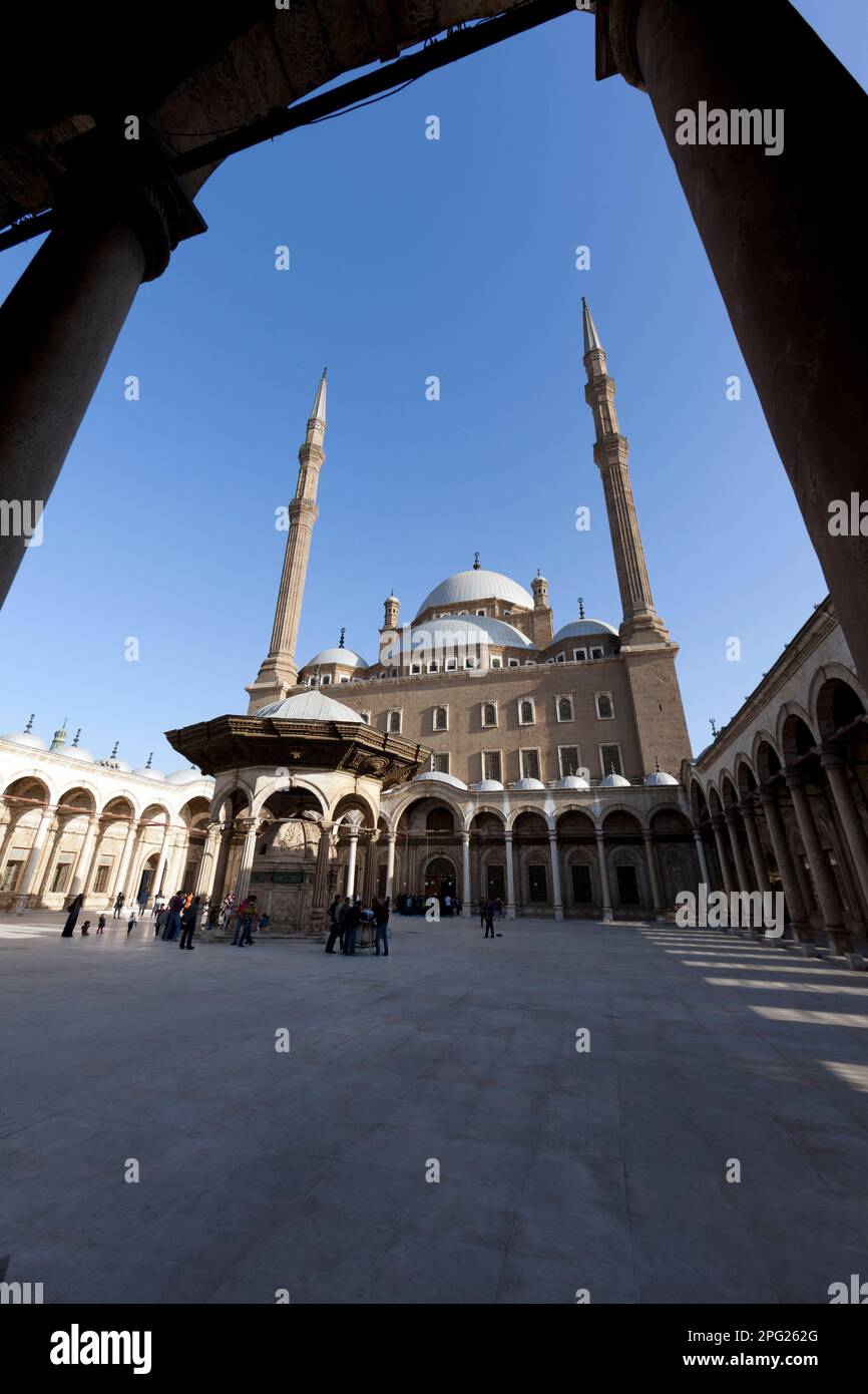 Égypte, le Caire, cour intérieure et mosquée Mohamed Ali, Citadelle du Caire. Banque D'Images