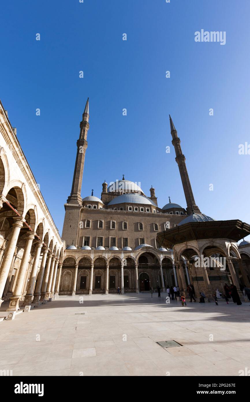 Égypte, le Caire, cour intérieure et mosquée Mohamed Ali, Citadelle du Caire. Banque D'Images