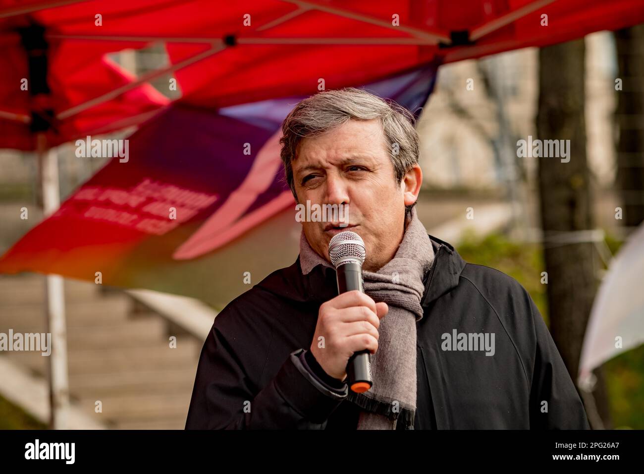 David Assouline. Réunion du NUPES à la place de Stalingrad à Paris pour définir le suivi du mouvement contre la réforme des retraites.#no russie Banque D'Images