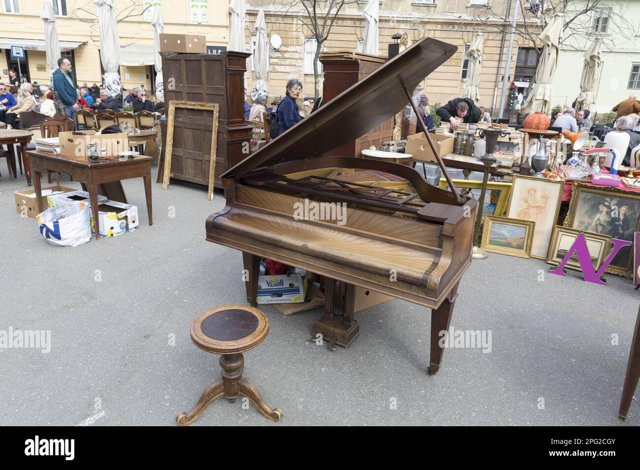 Marché aux puces le dimanche à Zagreb, Croaia Banque D'Images