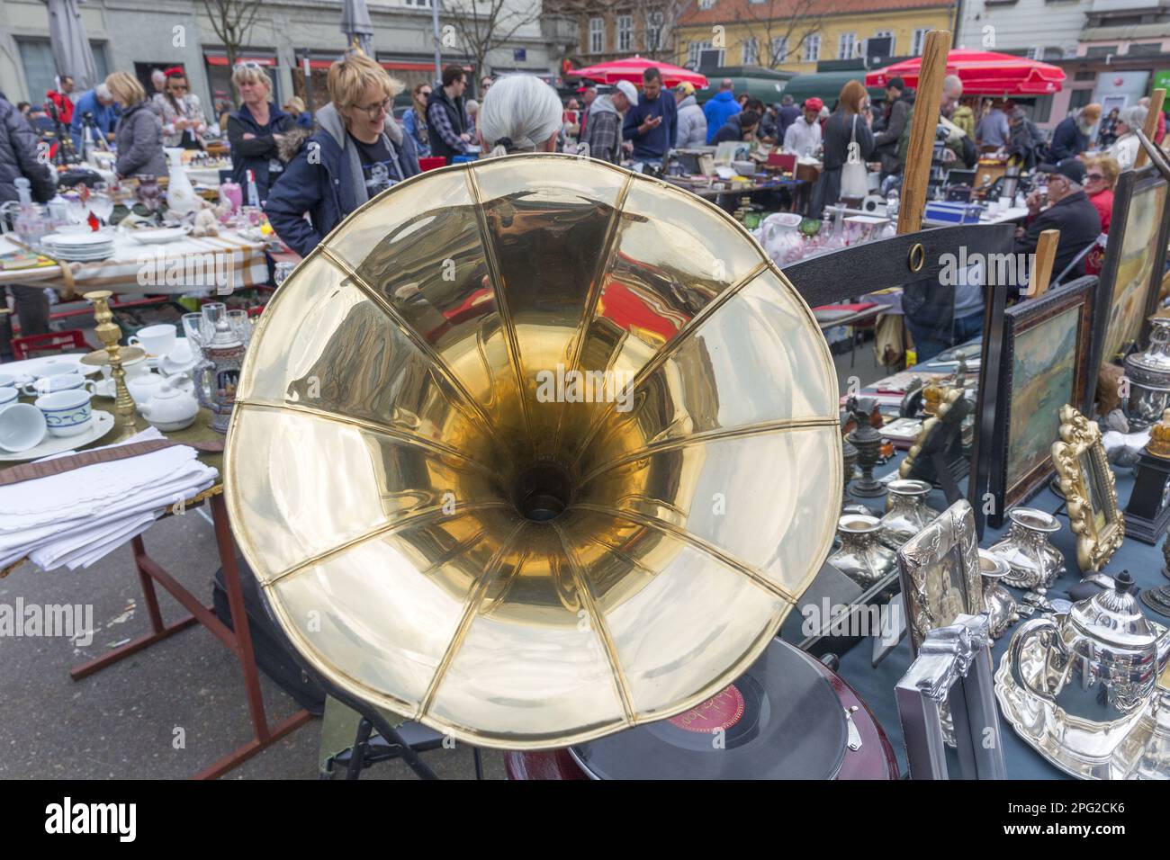 Marché aux puces le dimanche à Zagreb, Croaia Banque D'Images