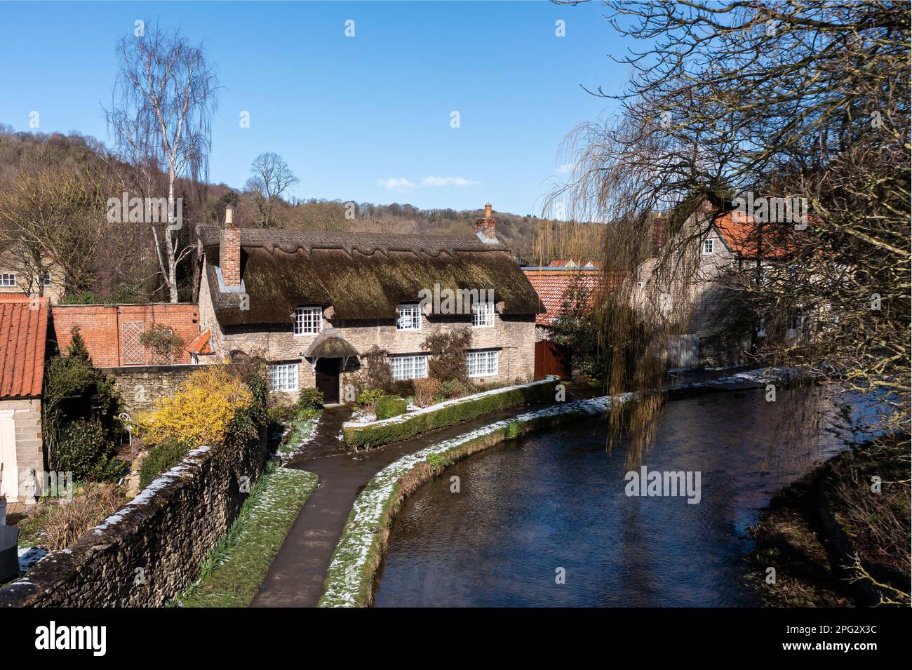 BECK ISLE, THORNTON LE DALE, ROYAUME-UNI - 10 MARS 2023. Le magnifique bâtiment classé Grade 2, Beck Isle thatched cottage dans le pittoresque North Yorkshire vil Banque D'Images