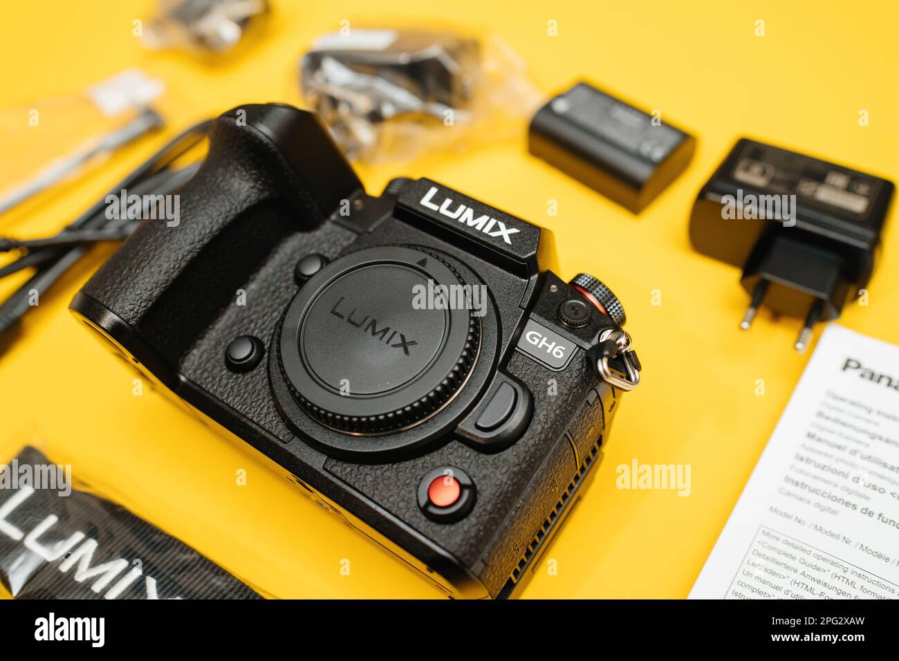 20 novembre 2022 : la caméra Panasonic Lumix GH6 est une merveille de  technologie moderne, offrant des performances incroyables au format micro  quatre tiers Photo Stock - Alamy