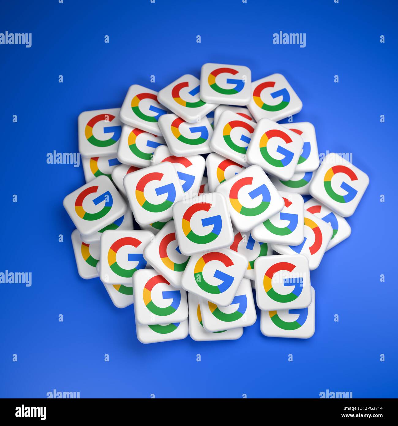Logos de la société Google / Alphabet sur un tas sur une table. Banque D'Images