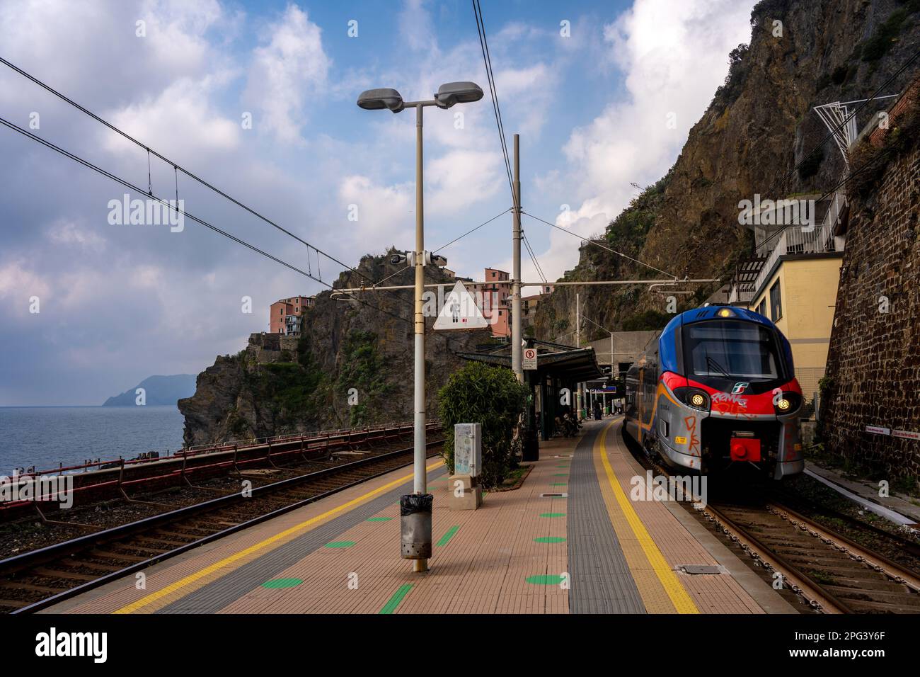 Gare de Manarola. Cinque Terre sur la Rivera italienne est un favori pour les touristes en Italie et pour les photos Instagram. Banque D'Images