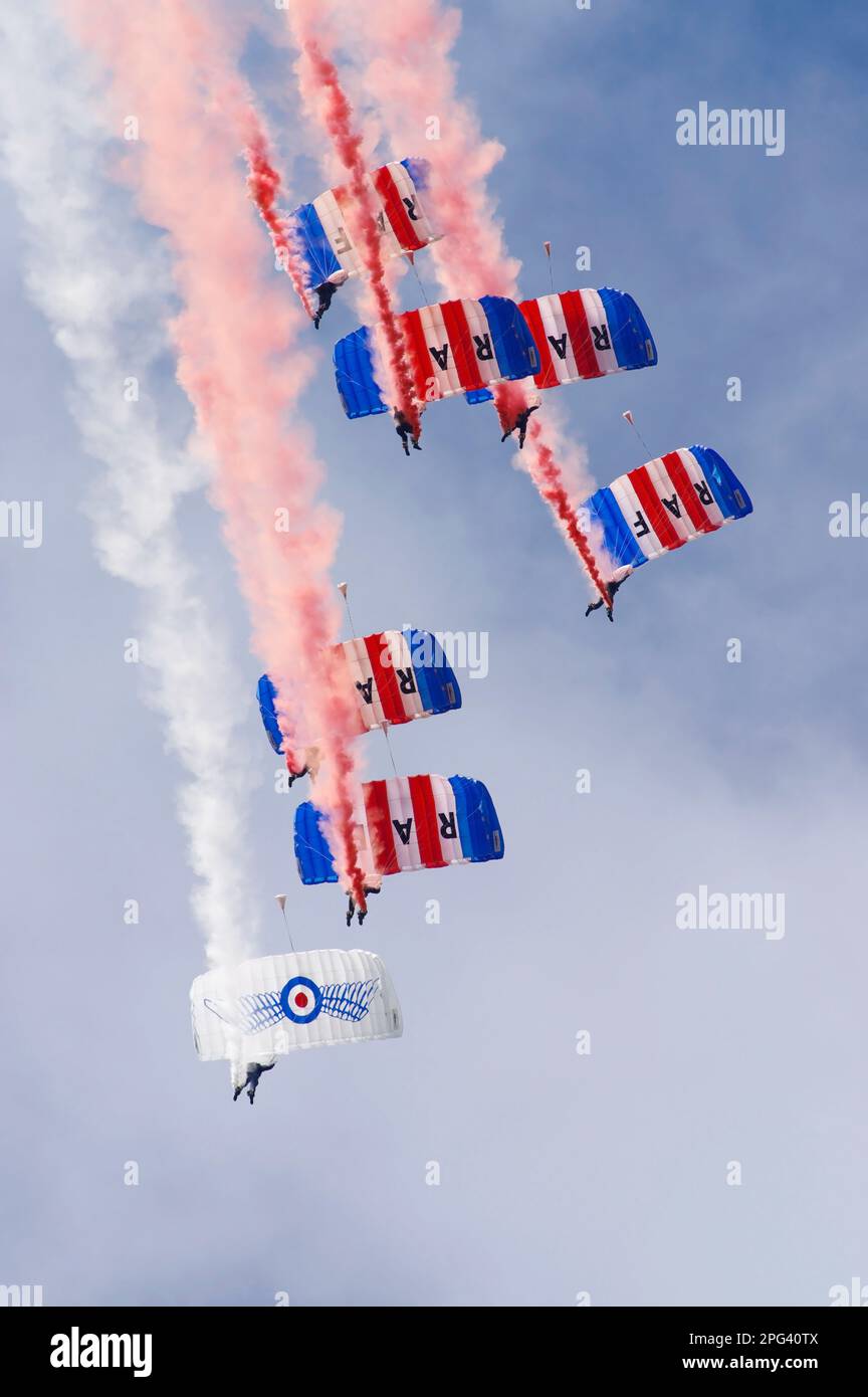 R A F Falcons Parachute Display Team, Shoreham Airshow 2014 Banque D'Images
