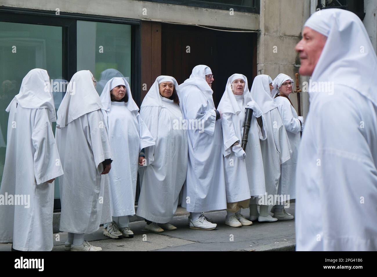 Londres, Royaume-Uni. 20th mars 2023. L'ordre druide marque l'équinoxe de printemps ou de Vernal, où la longueur ou le jour et la nuit sont égaux. Les participants célébrant le premier jour du printemps ont effectué des rituels lors d'une cérémonie près de la Tour de Londres. Crédit : onzième heure Photographie/Alamy Live News Banque D'Images