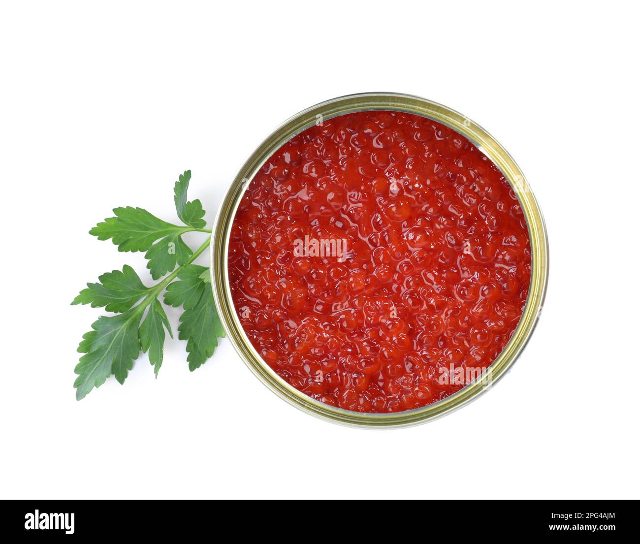 Boîte ouverte de délicieux caviar rouge et persil sur fond blanc, vue de dessus Banque D'Images