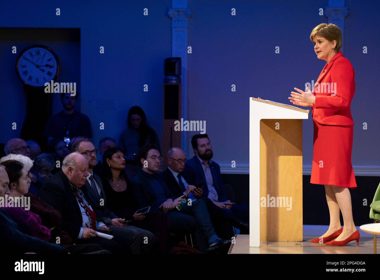Nicola Sturgeon donne le discours principal à la RSA Fellowship lors de son dernier événement public en tant que Premier ministre écossais à RSA House, dans le centre de Londres, en réfléchissant à son temps au pouvoir et aux leçons de leadership tirées d'une ère de défis et de changements sans précédent. Date de la photo: Lundi 20 mars 2023. Banque D'Images