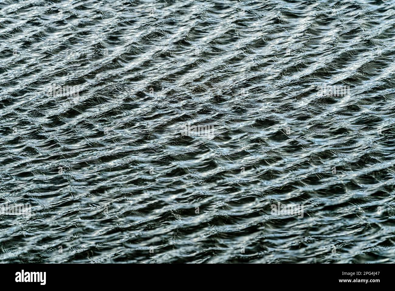 Vagues sur la rivière Weser, Wesertal, Weserbergland; Allemagne Banque D'Images