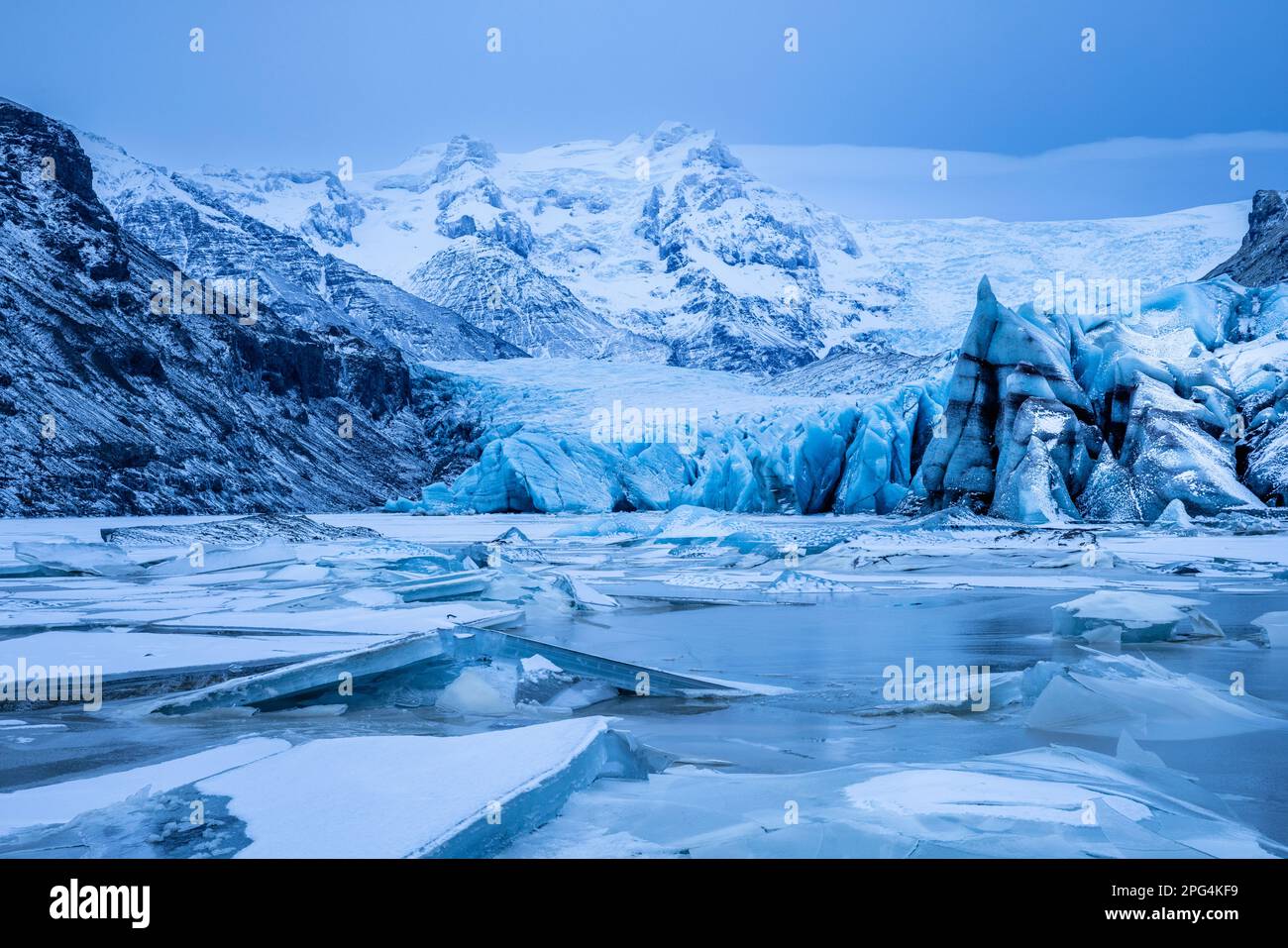 Glacier Svinafellsjokull dans le parc national de Vatnajokull, Islande Banque D'Images