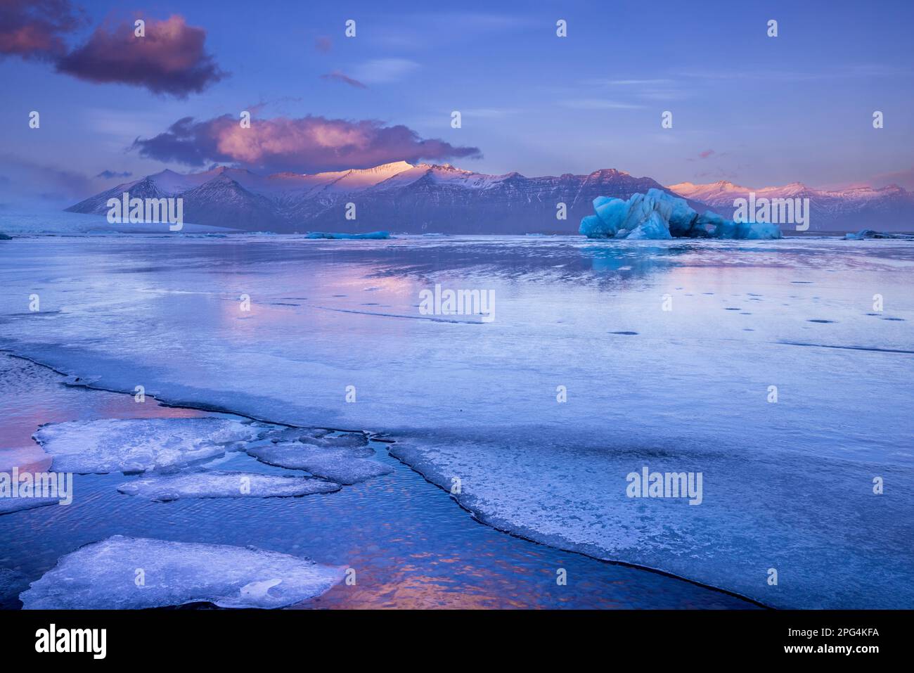 La lagune du glacier de Jokulsarlon bordant le parc national de Vatnajökull, en Islande Banque D'Images