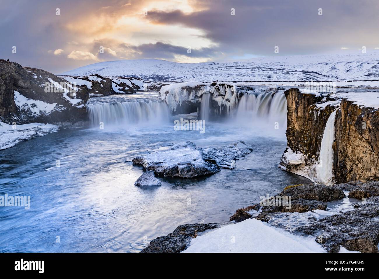 Godafoss 'Waterfall of the Gods' de la rivière Skjálfandafljót, Islande du Nord Banque D'Images
