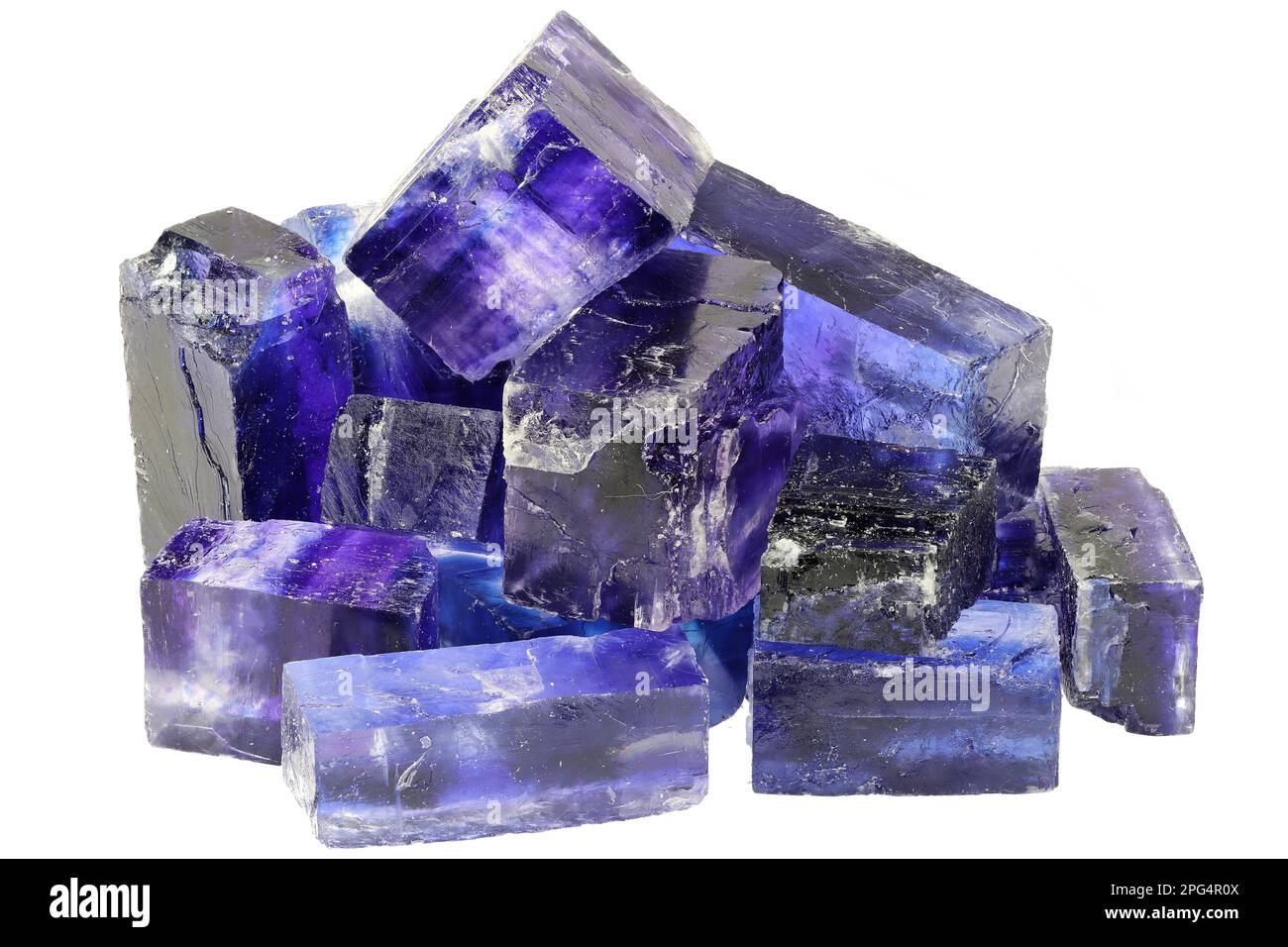 Cristaux de halite de Merkers, Allemagne, isolés sur fond blanc Banque D'Images