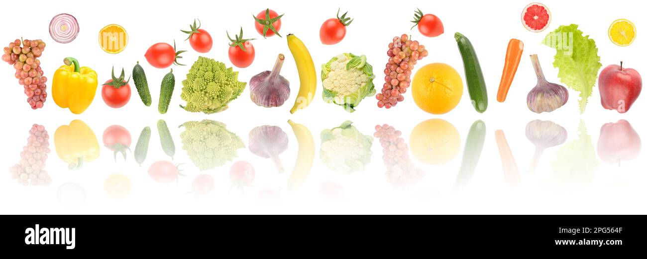 Fruits et légumes sains avec réflexion de lumière isolée sur fond blanc. Banque D'Images