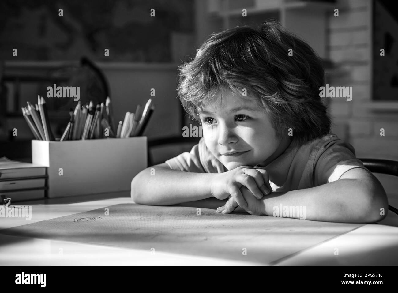 Enfants d'école. Enfant talentueux. L'enfant se prépare à l'école. Banque D'Images