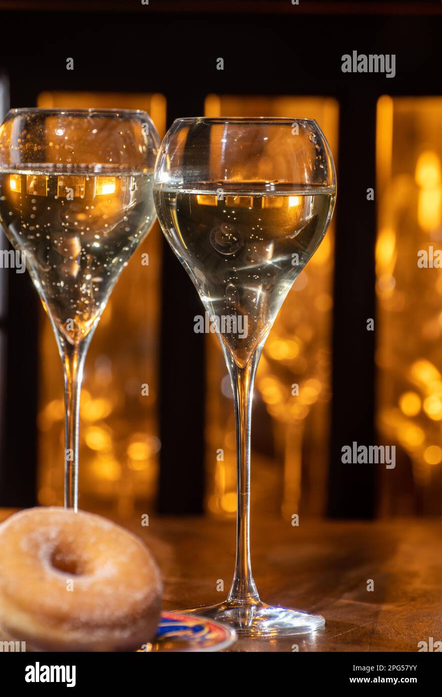 Verres à Champagne Avec Des Bulles | Photo Gratuite