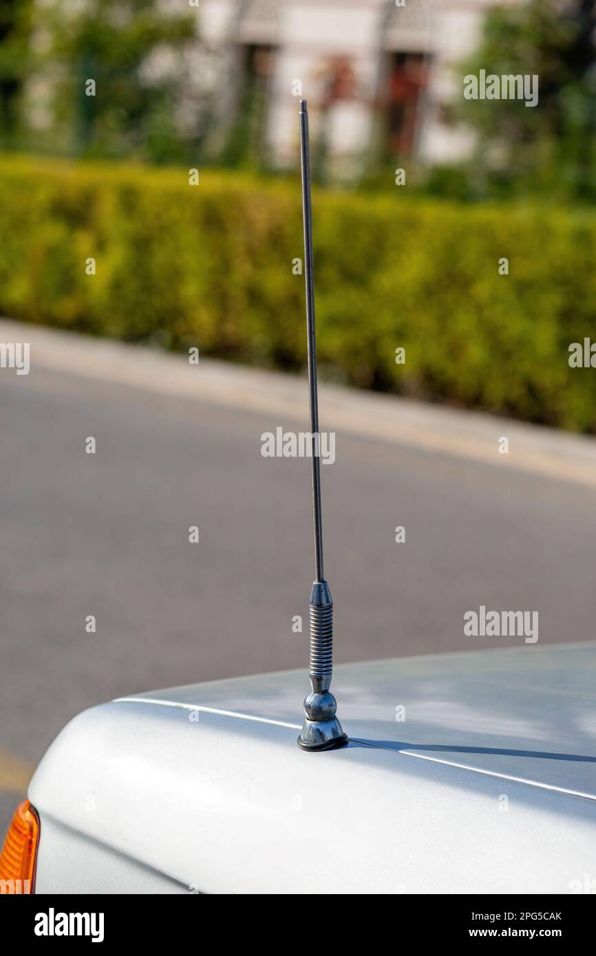 Il s'agit d'une antenne voiture d'époque. Antenne de voiture en métal Photo  Stock - Alamy
