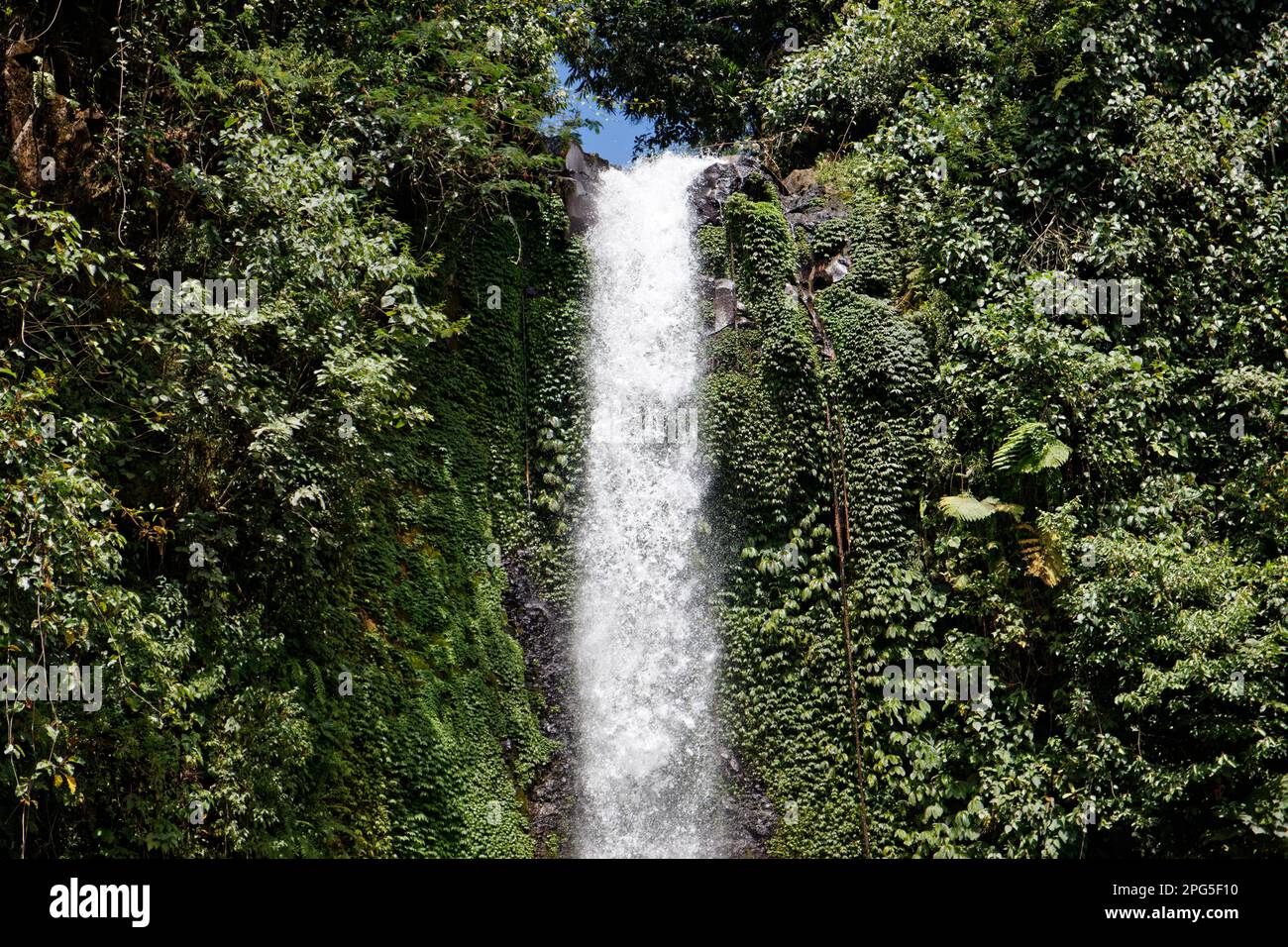 Le sommet de la chute d'eau Gitgit, Bali, Indonésie Banque D'Images