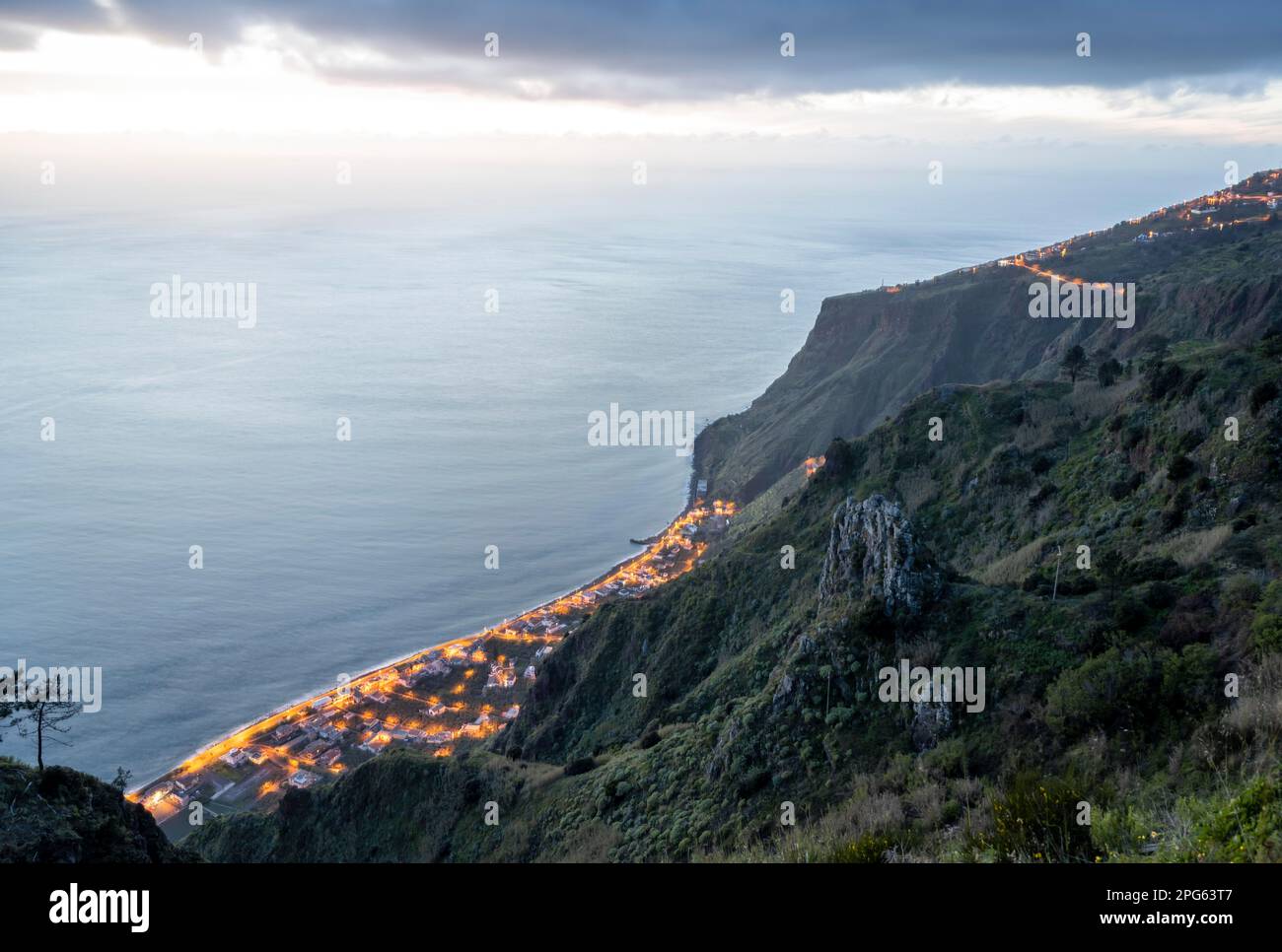 Paul do Mar, paysage en face de la mer et de la côte, point de vue de Miradouro da Raposeira, Madère, Portugal Banque D'Images