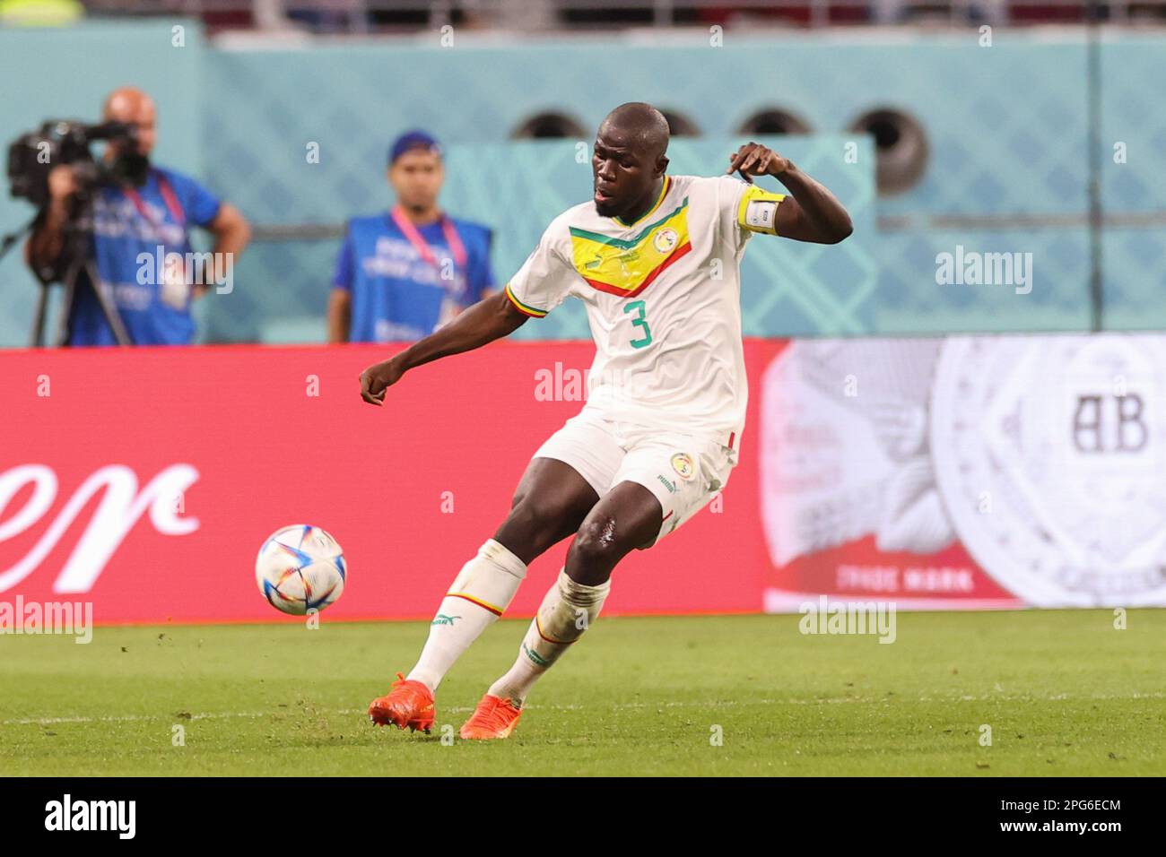 Al Rayyan, Qatar. 29th novembre 2022. Kalidou Koulibaly du Sénégal en action pendant la coupe du monde de la FIFA, Qatar 2022 match entre l'Equateur et le Sénégal au stade international de Khalifa. Note finale; Equateur 1:2 Sénégal. (Photo de Grzegorz Wajda/SOPA Images/Sipa USA) crédit: SIPA USA/Alay Live News Banque D'Images