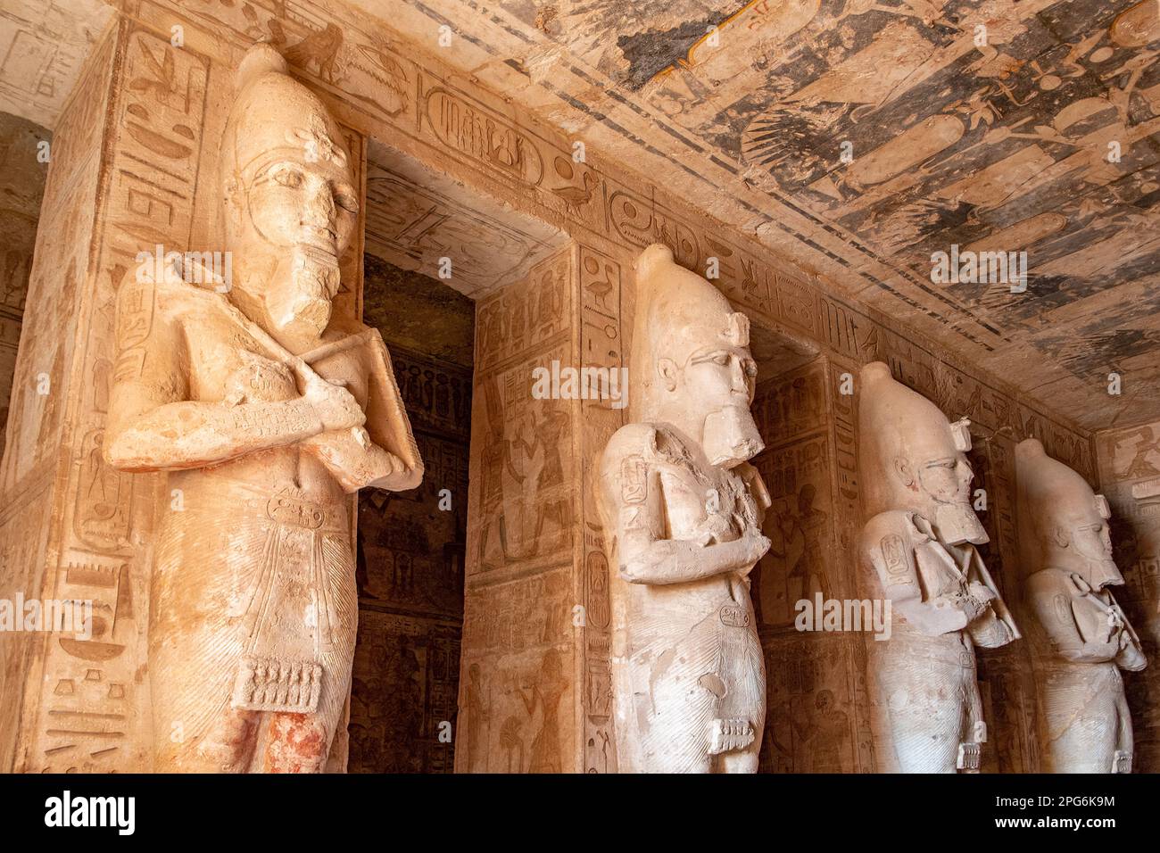 Intérieur du temple principal d'Abu Simbel, Égypte Banque D'Images