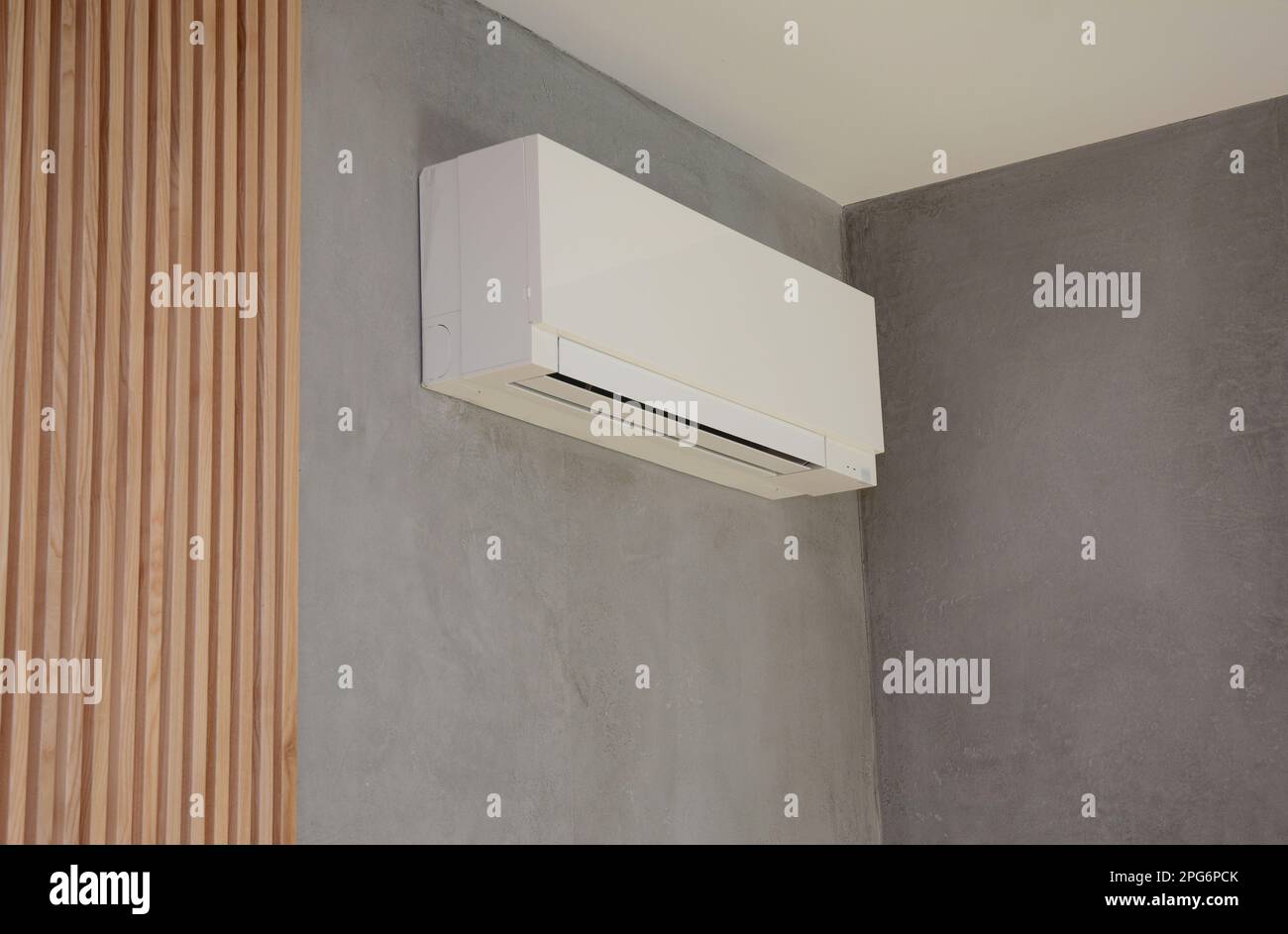Gros plan sur l'unité AC i intérieur moderne de la maison. Unité de climatisation intérieure murale. Banque D'Images