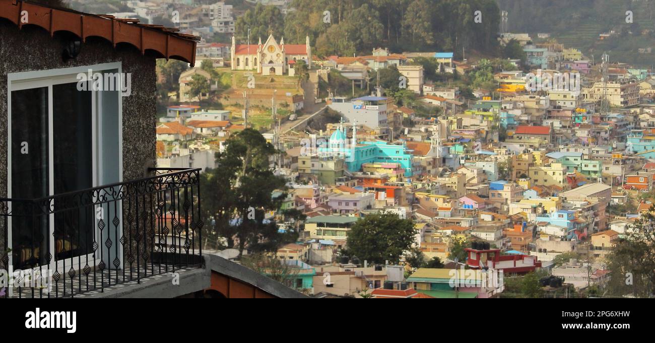 belle vue sur la station de colline kodaikanal (paysage urbain), sur les contreforts des montagnes palani Banque D'Images