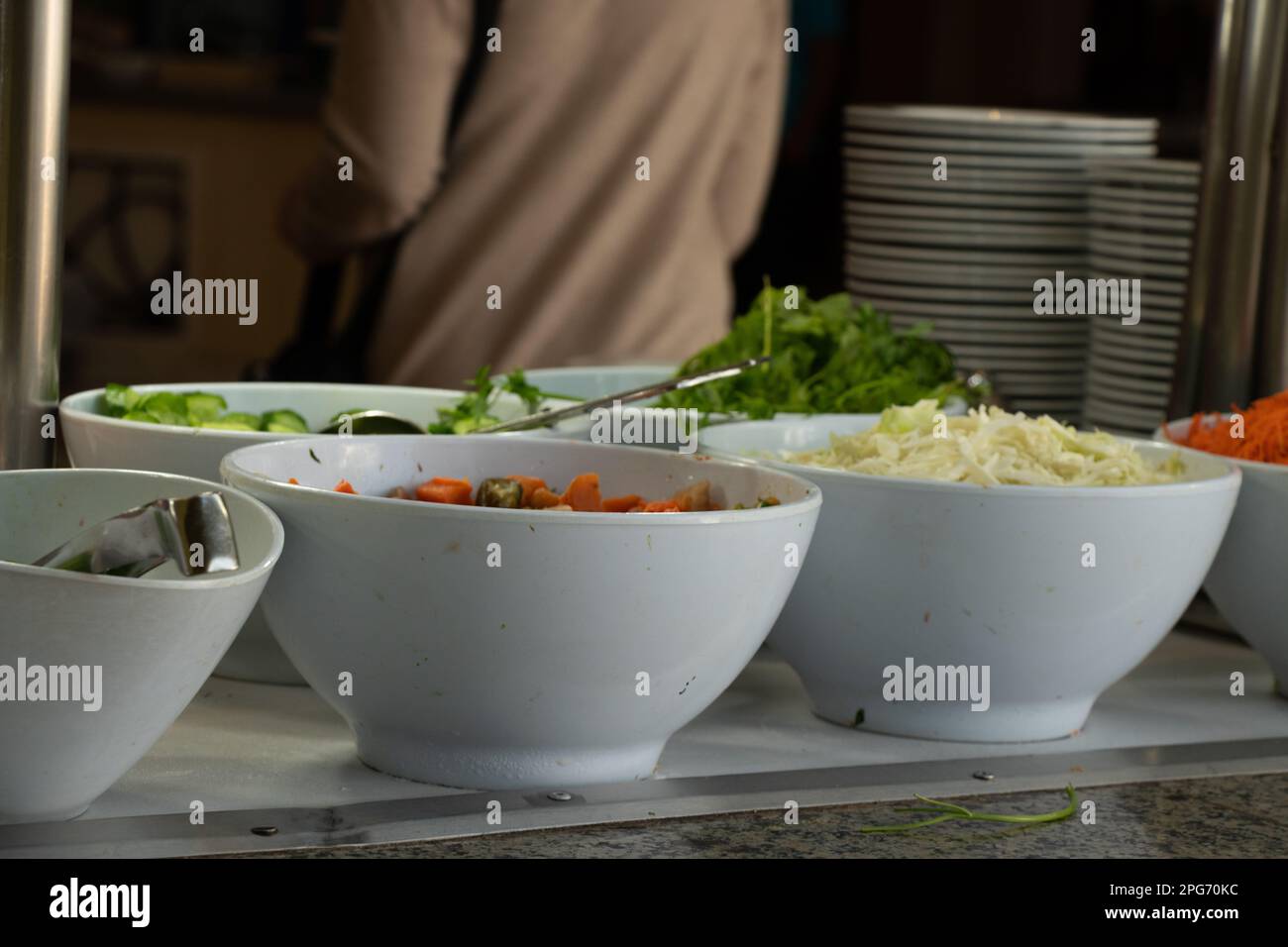 plats de salades au buffet dans un hôtel Banque D'Images