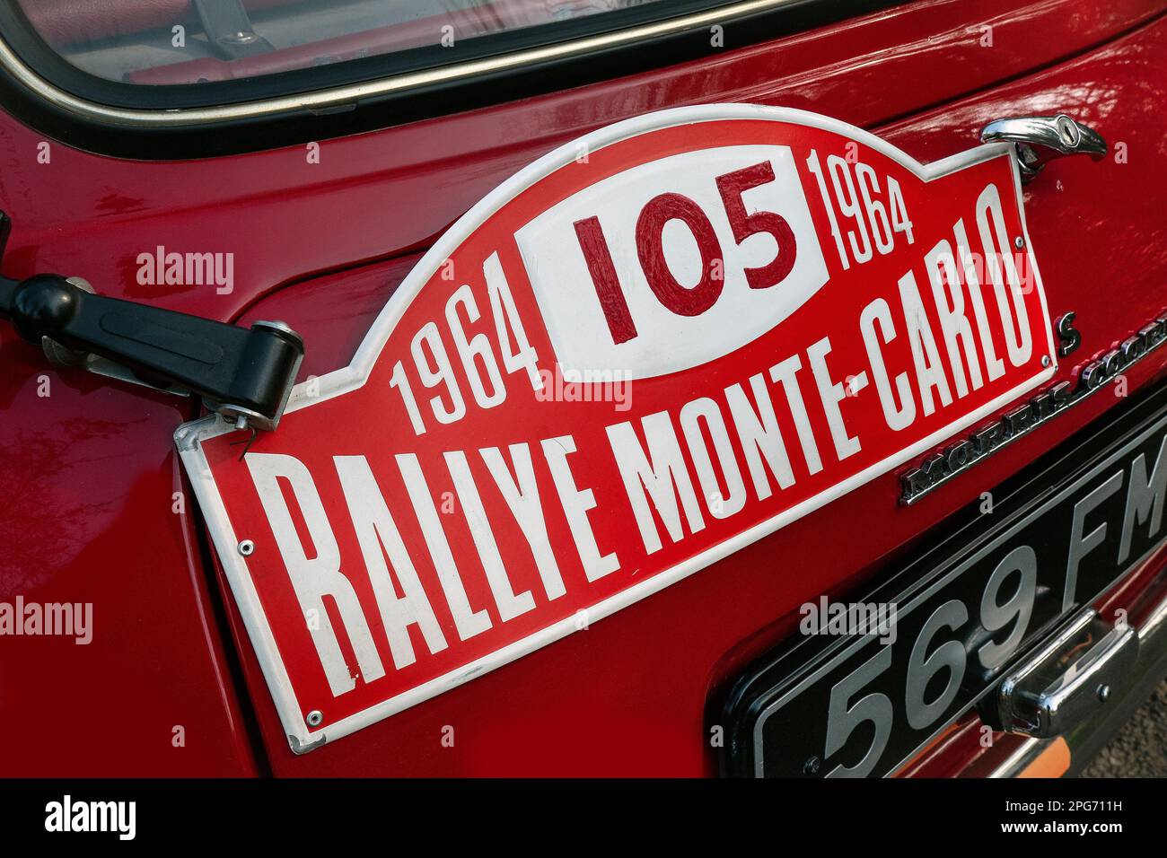1964 BMC Morris Mini Cooper S. Works car 7th en général et 3rd en classe 1964 Monte Carlo Rally, pilote Rauno Aatonen et Tony Ambrose. Banque D'Images