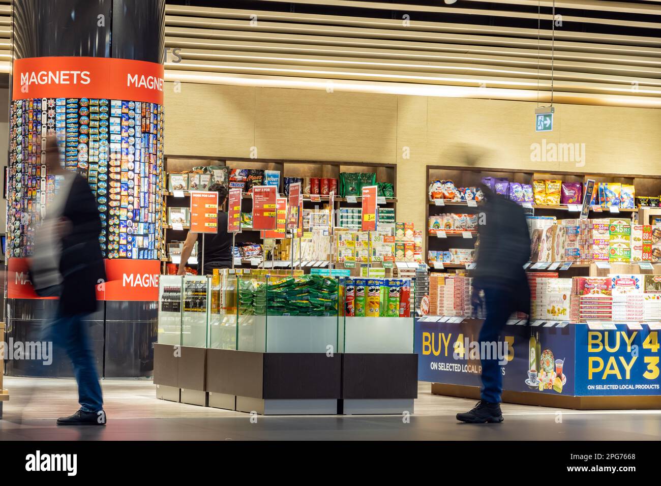 Duty free shop istanbul airport Banque de photographies et d’images à haute résolution Alamy