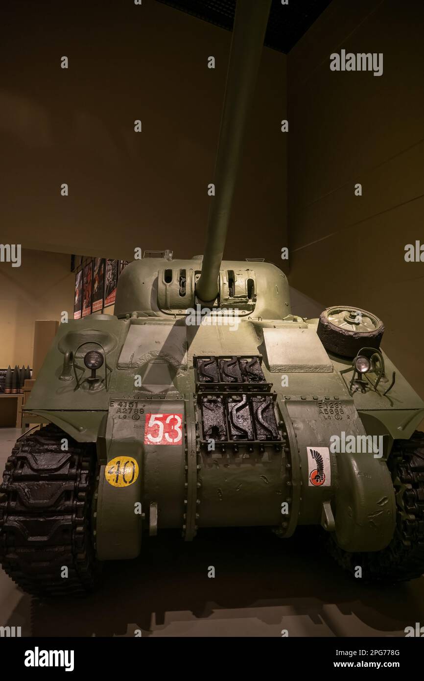 Avant du char Sherman M4, version Firefly du char moyen produit en Grande-Bretagne, exposition au Musée de la Seconde Guerre mondiale à Gdansk, Pologne. Banque D'Images