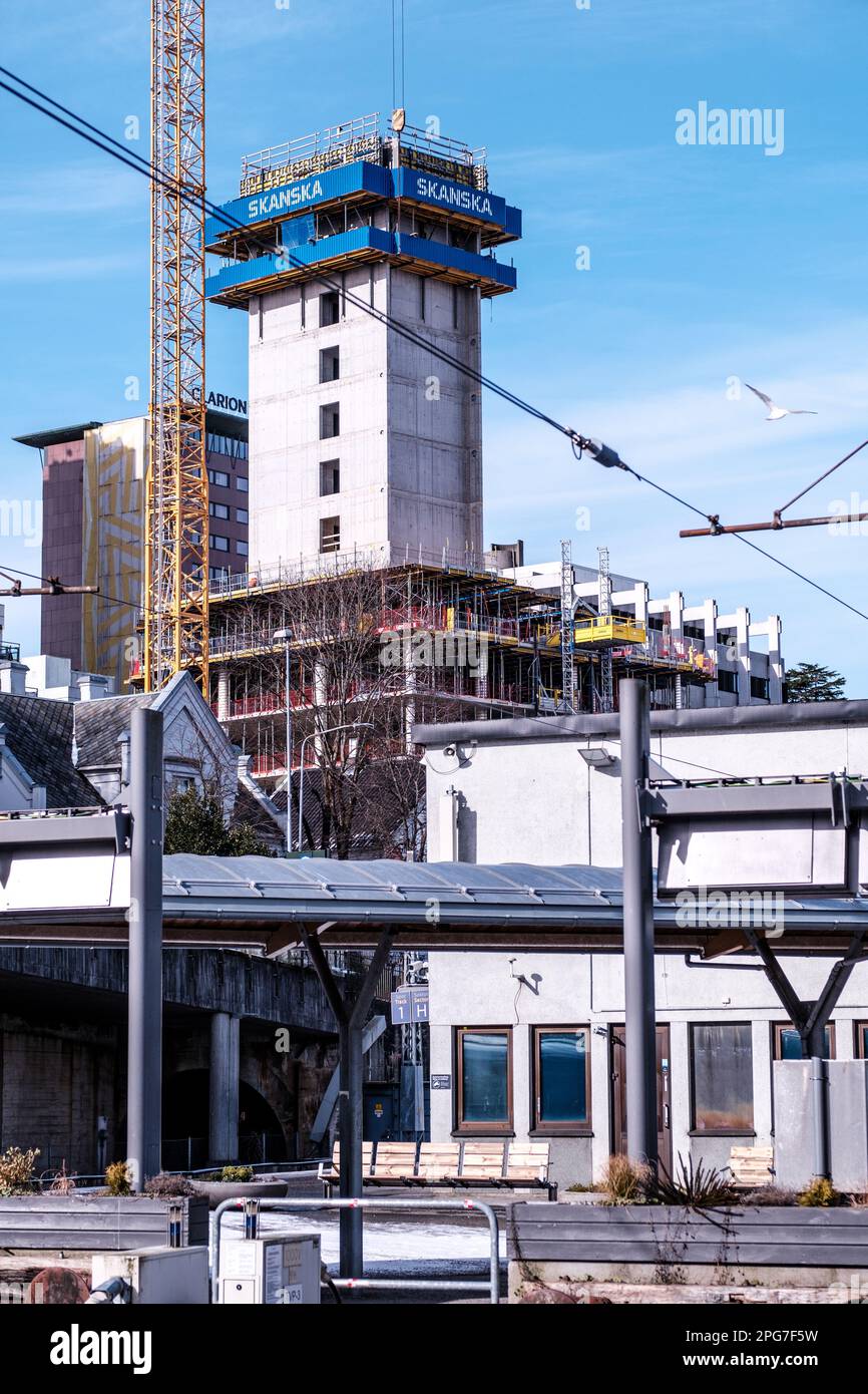 Stavanger, Norvège, 10 mars 2023, ville intérieure travaux de construction d'Un bloc de tour de grande hauteur développement du centre-ville de Stavanger en utilisant le béton Construction A Banque D'Images