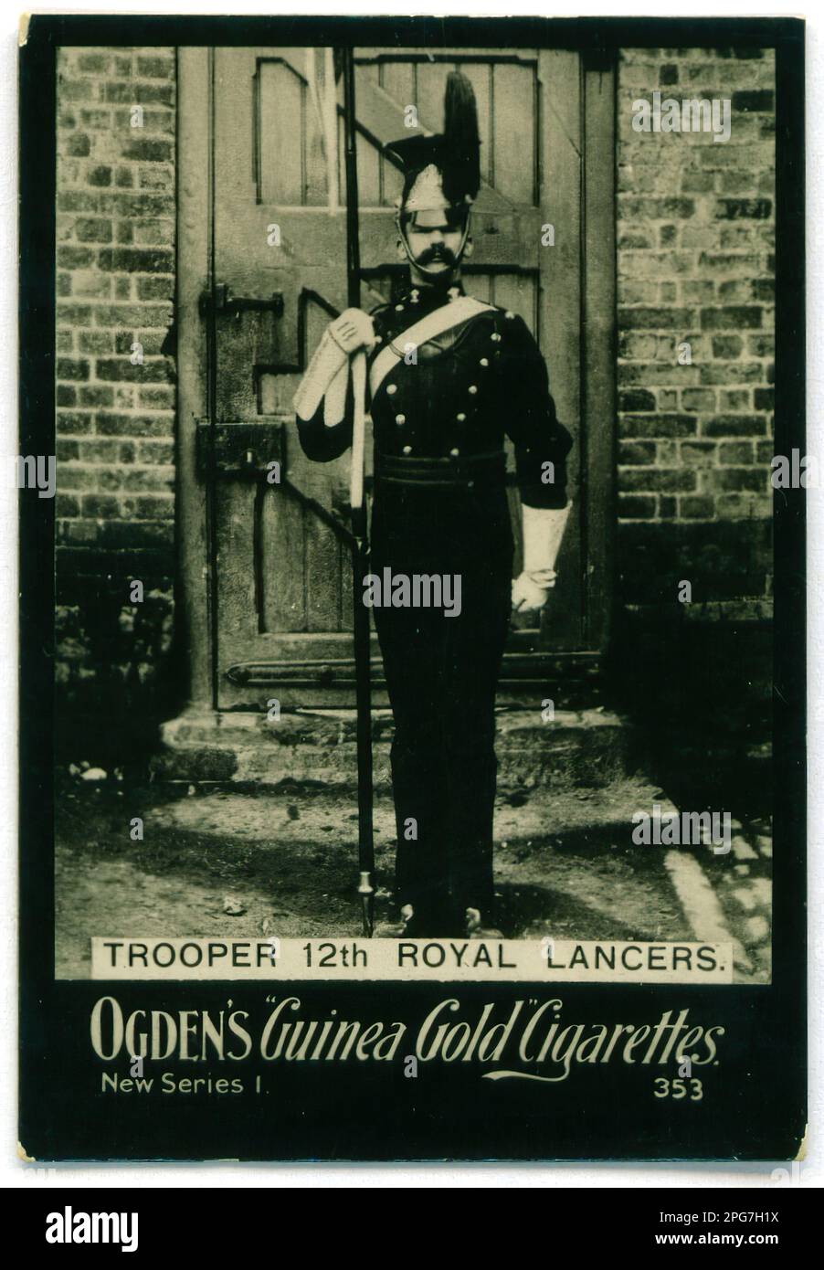 Portrait de Trooper 12th Royal Landers - carte à cigarettes ancienne, époque victorienne Banque D'Images