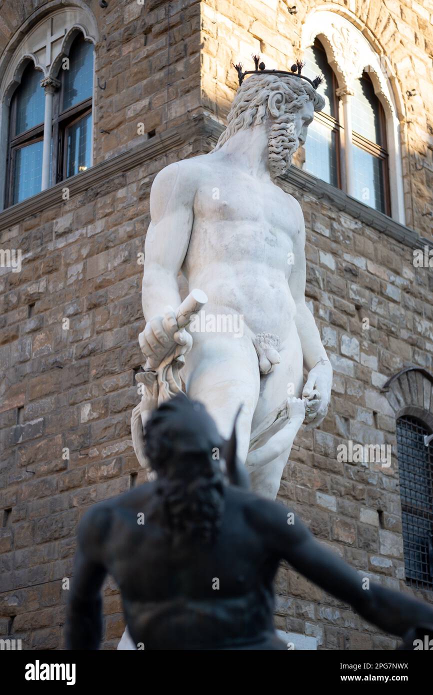 La fontaine de Neptune par l'artiste Bartolomeo Ammannati dans la Pizza della Signoria, près du Palazzo Vecchio, à Florence, en Italie Banque D'Images