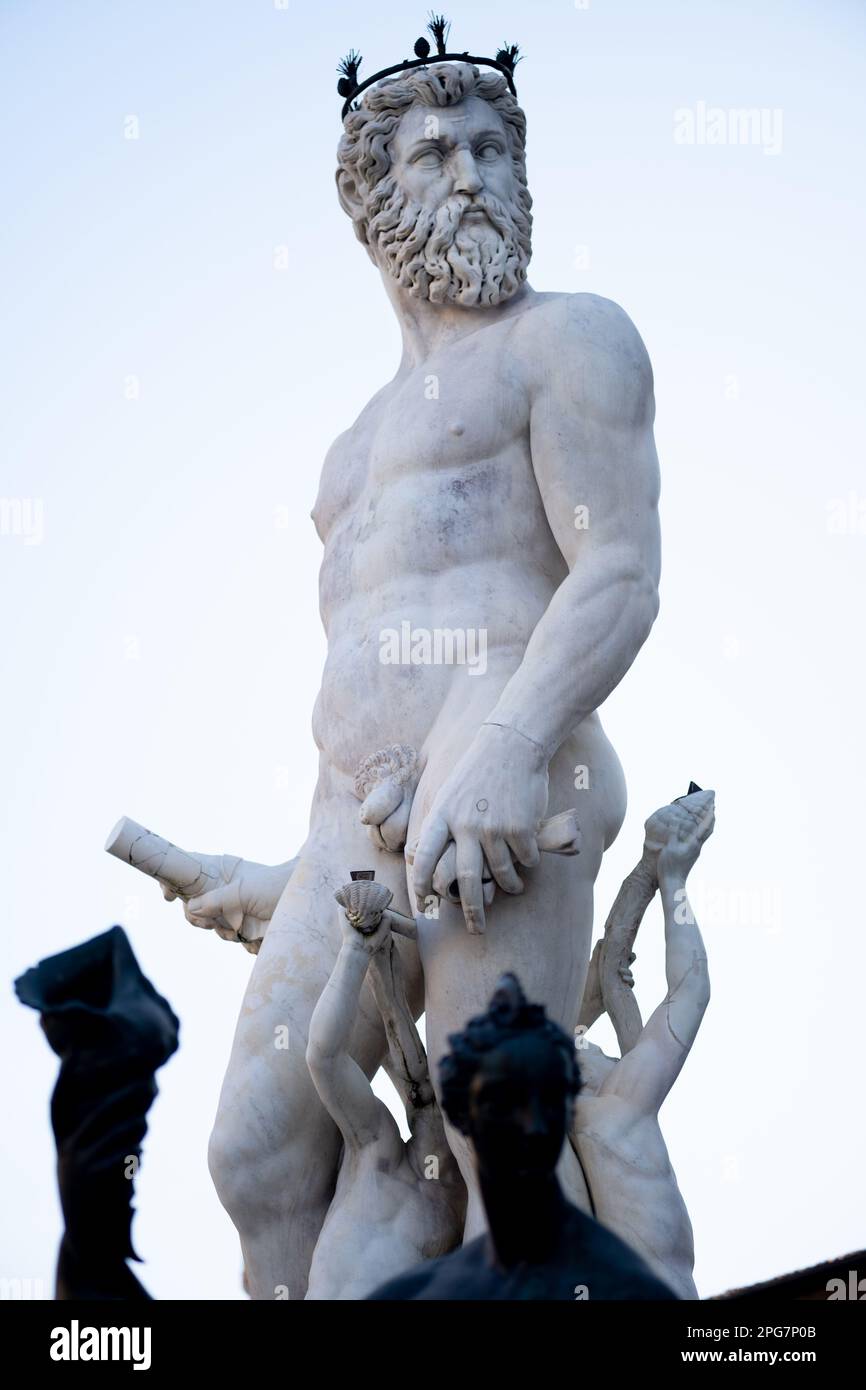 La fontaine de Neptune par l'artiste Bartolomeo Ammannati dans la Pizza della Signoria, près du Palazzo Vecchio, à Florence, en Italie Banque D'Images
