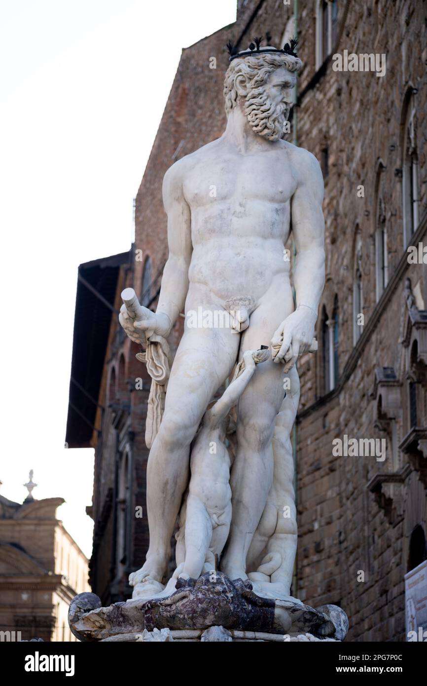 La fontaine de Neptune par l'artiste Bartolomeo Ammannati dans la Pizza della Signoria, près du Palazzo Vecchio, à Florence, en Italie Banque D'Images