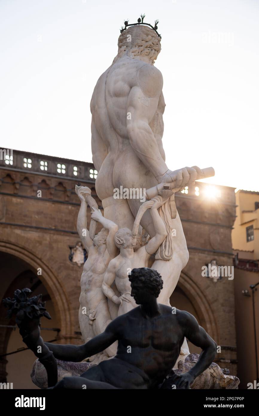 La fontaine de Neptune par l'artiste Bartolomeo Ammannati dans la Pizza della Signoria, près du Palazzo Vecchio, à Florence, en Italie Banque D'Images