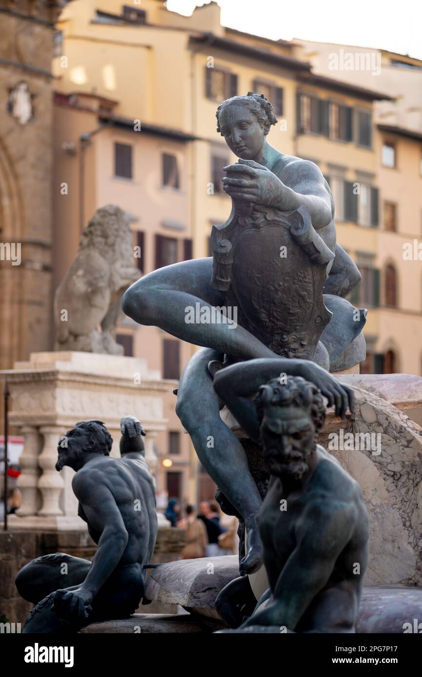 La fontaine de Neptune par l'artiste Bartolomeo Ammannati dans la Pizza della Signoria, près du Palazzo Vecchio, à Florence, en Italie Banque D'Images