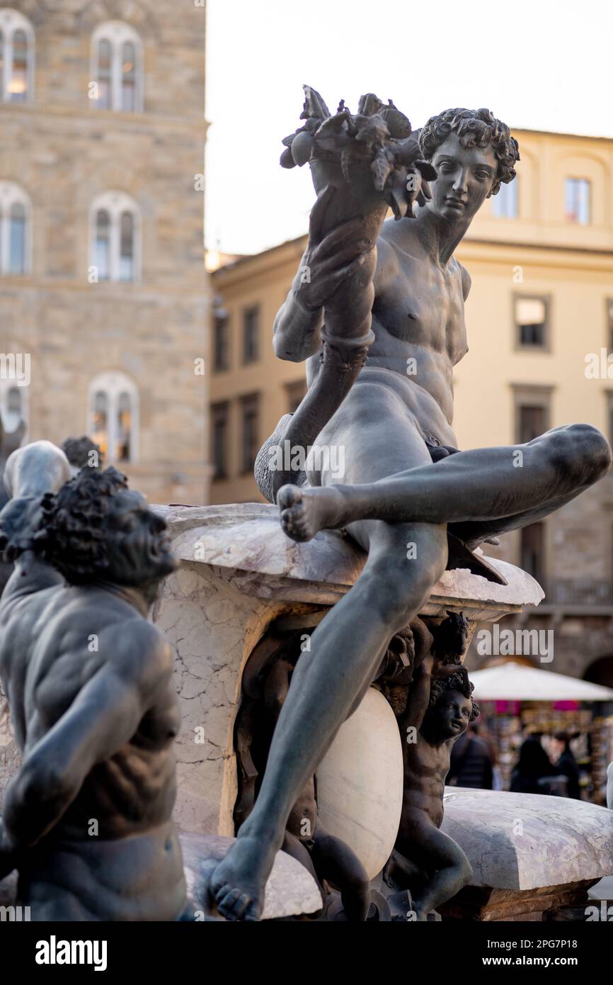 La fontaine de Neptune par l'artiste Bartolomeo Ammannati dans la Pizza della Signoria, près du Palazzo Vecchio, à Florence, en Italie Banque D'Images