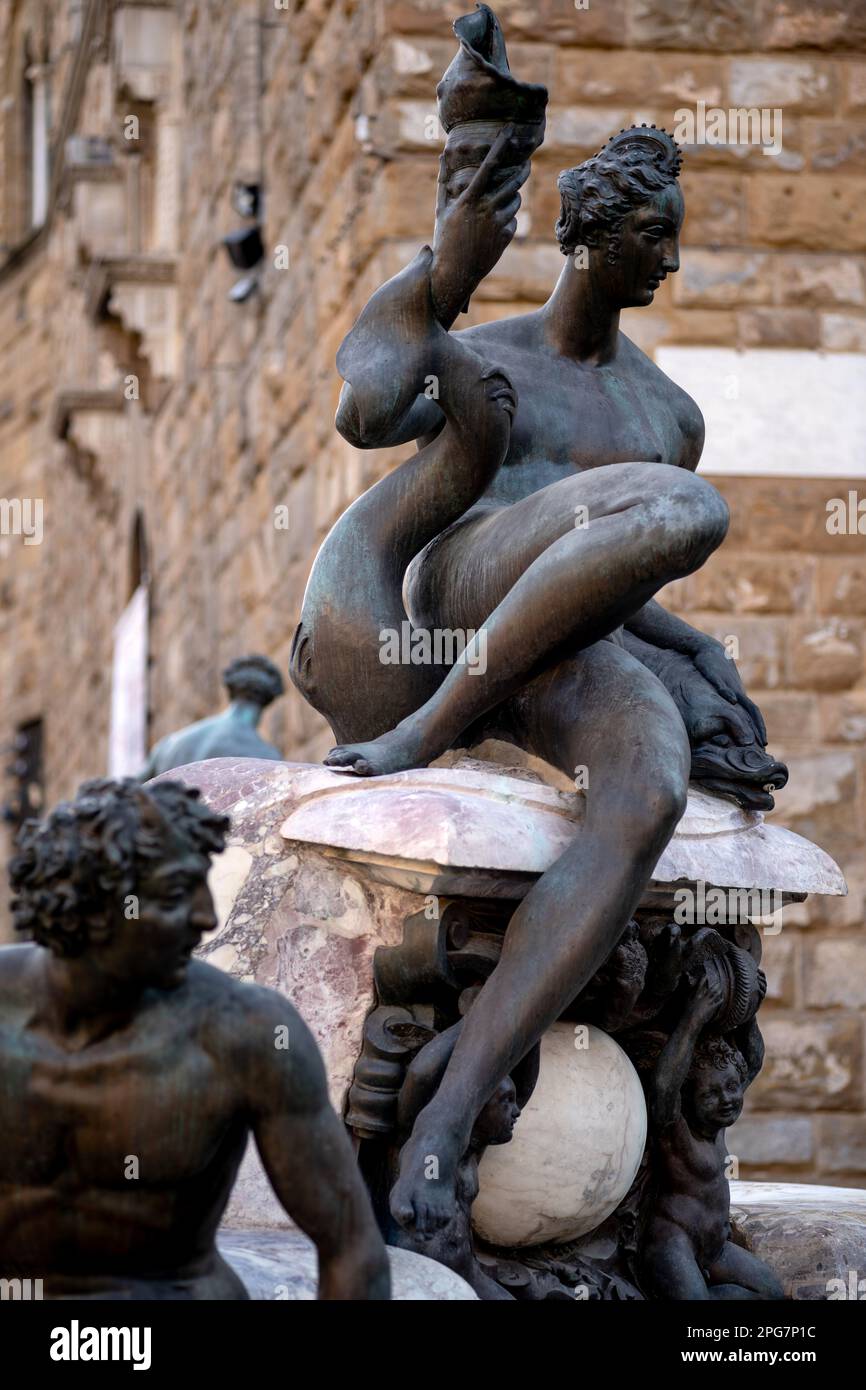 La fontaine de Neptune par l'artiste Bartolomeo Ammannati dans la Pizza della Signoria, près du Palazzo Vecchio, à Florence, en Italie Banque D'Images