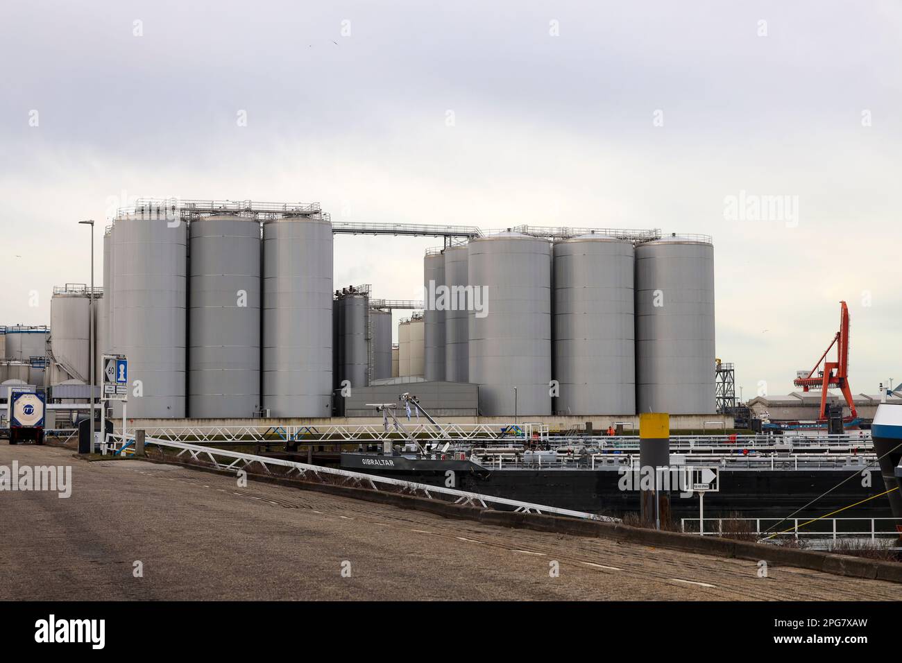 Installation de raffineries et réservoirs dans le port de Botlek, au port de Rotterdam, aux pays-Bas Banque D'Images