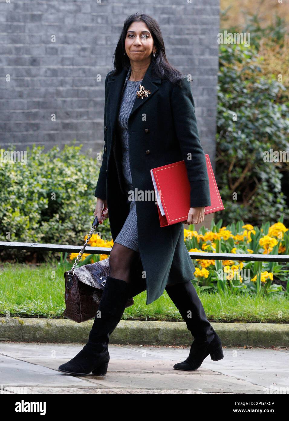 Londres, Royaume-Uni. 21st mars 2023. La secrétaire d'État, Suella Braverman, arrive à la réunion hebdomadaire du Cabinet. Crédit : Mark Thomas/Alay Live News Banque D'Images