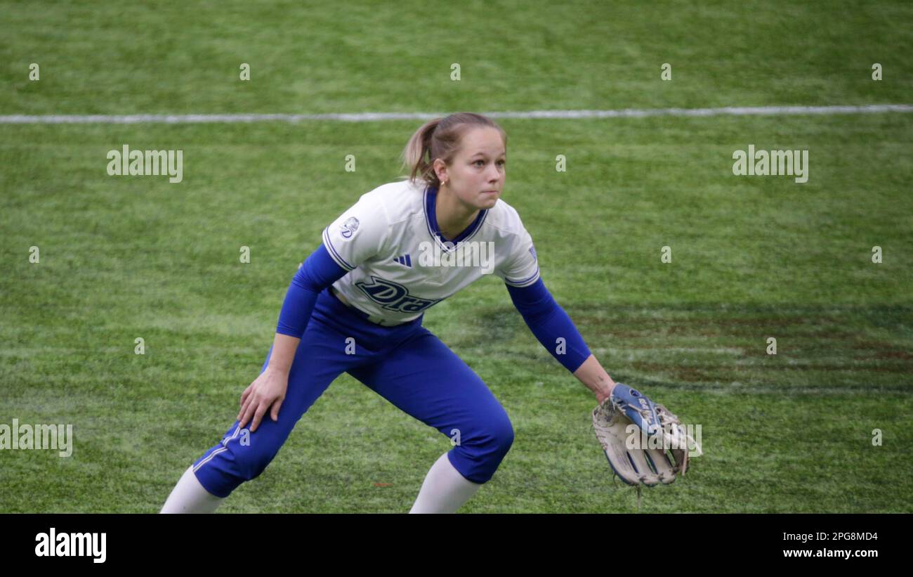 Drake infielder Carey Koenig plays during an NCAA softball game against North Dakota St. on Saturday, March 11, 2023 in Minneapolis. (AP Photo/Andy Clayton-King) Banque D'Images